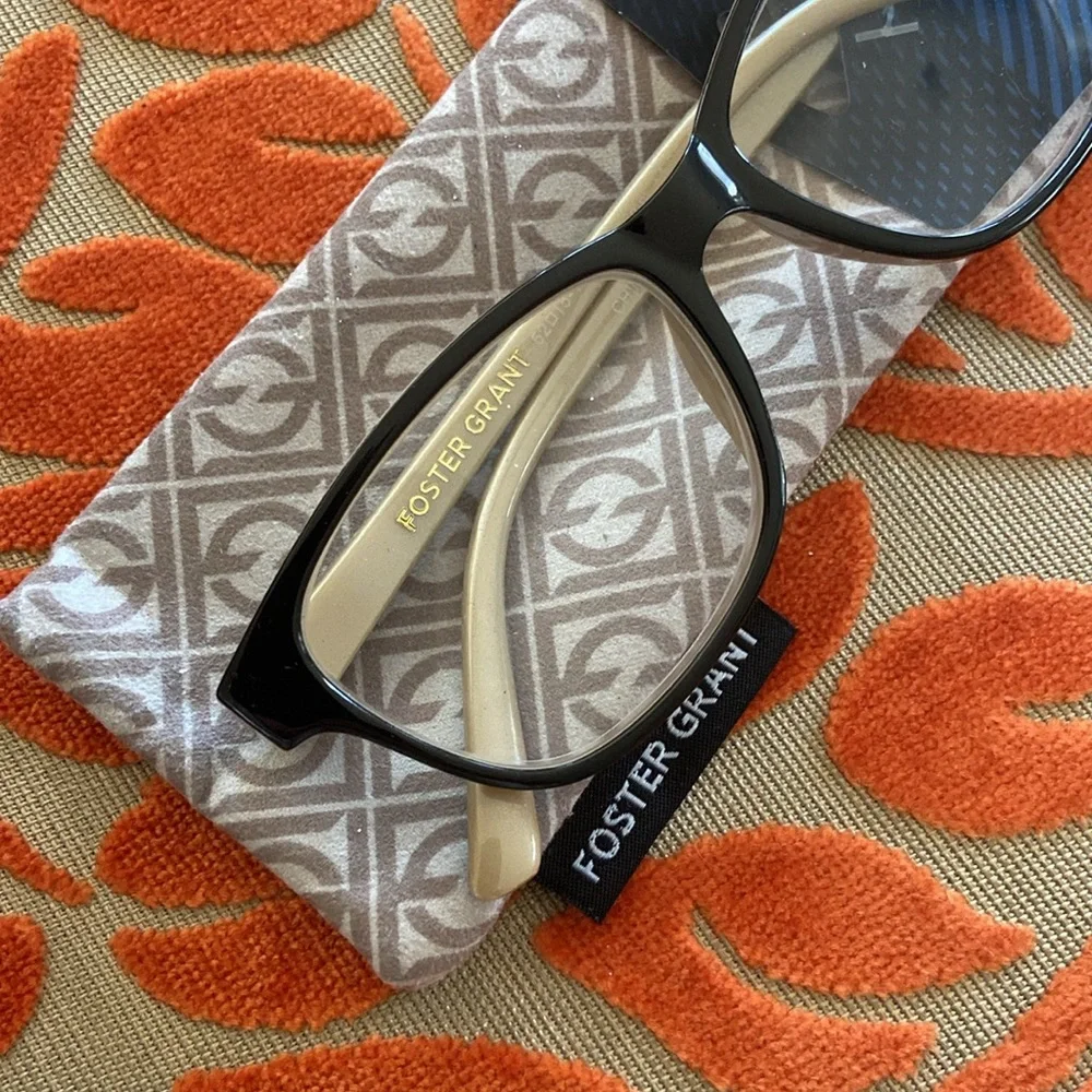FOSTER GRANT READING GLASSES WITH SLIP CASE +1.25 Two pairs